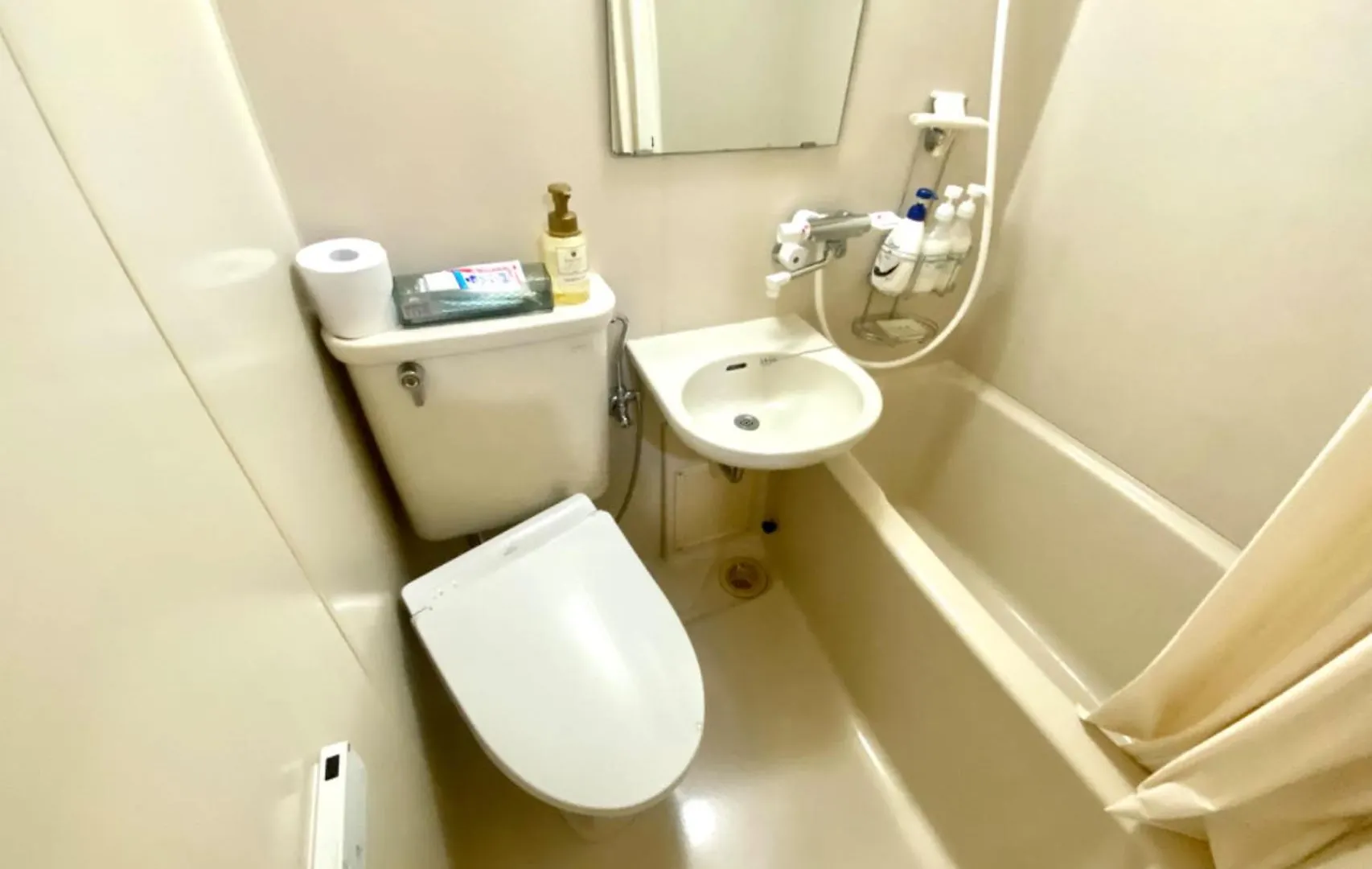 3 Minutes On Foot From Dotonbori East Entrance 5 Minutes On Foot From Shinsaibashi Area Traditional Japanese-Style Room Osaka